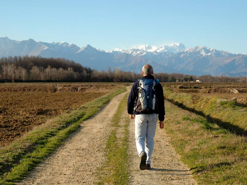 Marciano 300 chilometri per salvare la Casa dei popoli di Arona
