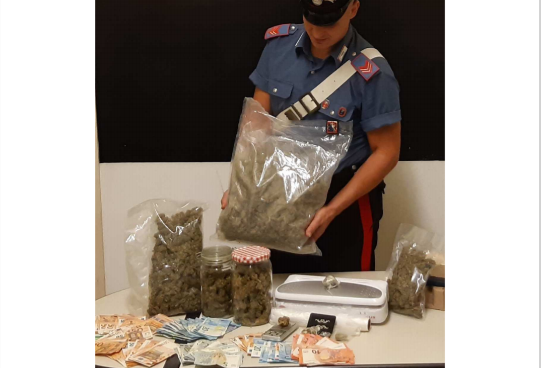 Cerano arrestato operaio 23enne: nella sua casa 1.5 kg di marijuana