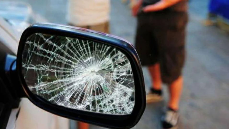 Novara tentata truffa dello specchietto