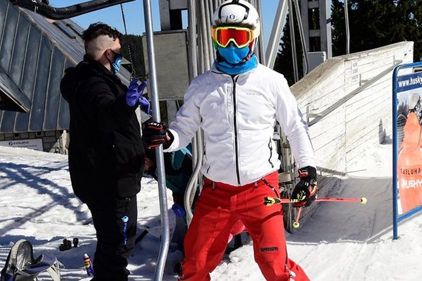 In Valle d’Aosta da ottobre si scia con mascherine chirurgiche e il termoscanner