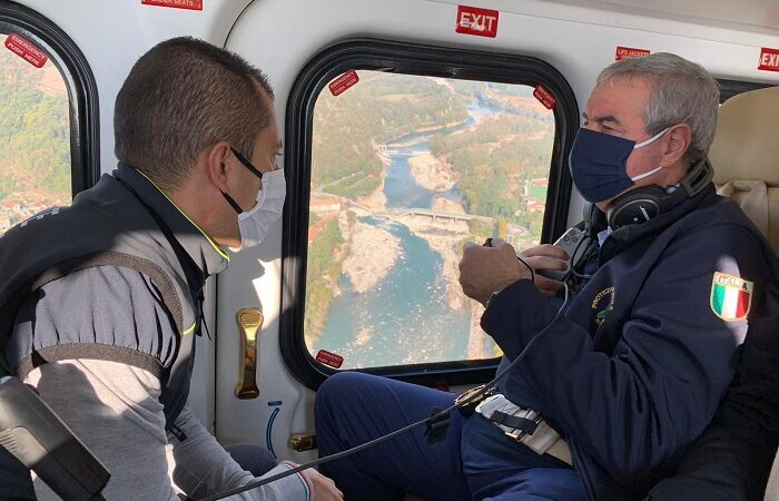 Borrelli visita i luoghi colpiti dall’alluvione: «Saremo più tempestivi possibile»