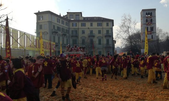 Coronavirus, cancellata l’edizione 2021 dello storico Carnevale d’Ivrea