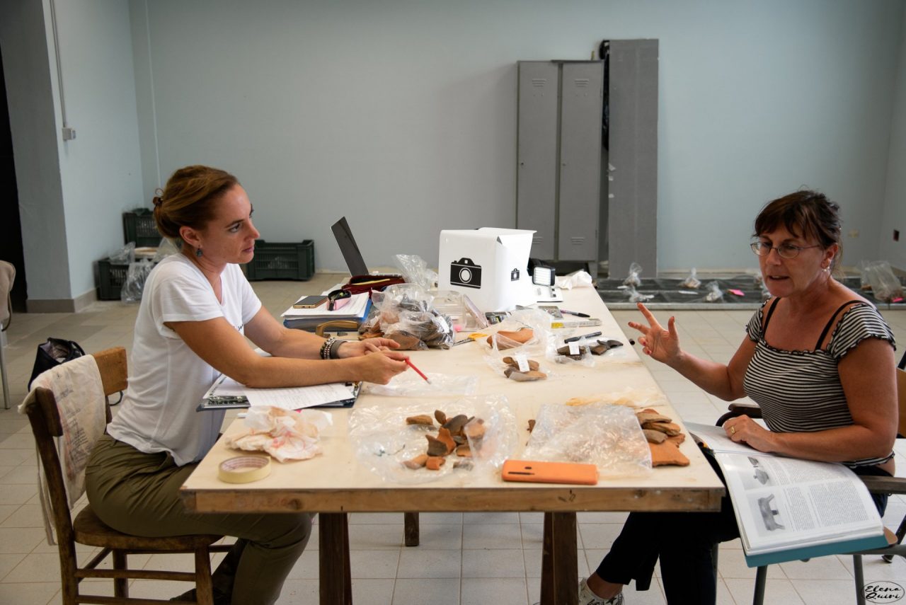 ArcheoBiandrate, trovata anfora per la conservazione dell’olio: prima in Piemonte