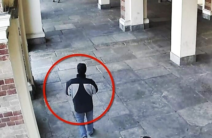 Derubavano donne assorte in preghiera in chiesa | VIDEO