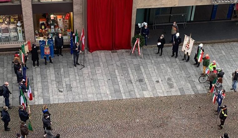 Inaugurato il restyling del monumento ai partigiani martiri di piazza Cavour – VIDEO