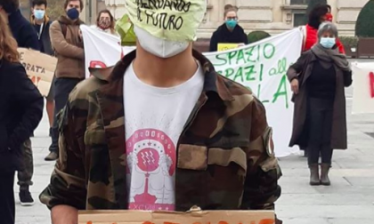 Protesta degli studenti davanti alla Regione Piemonte: “La didattica a distanza per alcuni è un lusso”