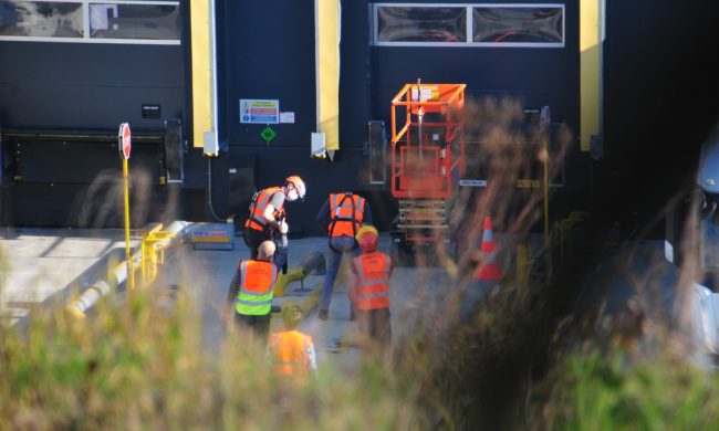 Colpi di pistola contro il polo logistico Amazon a Torrazza Piemonte