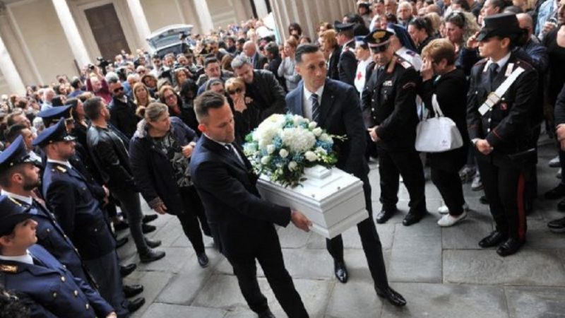 Novara omicidio del piccolo Leonardo: i maltrattamenti confermati dalle foto