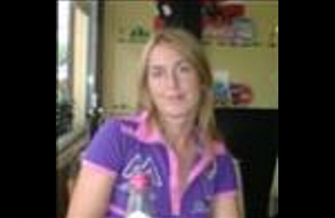 Insegnante 42enne trovata morta nella propria auto