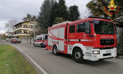 Incidente a Borgomanero: rimane ferito mentre abbatte una pianta