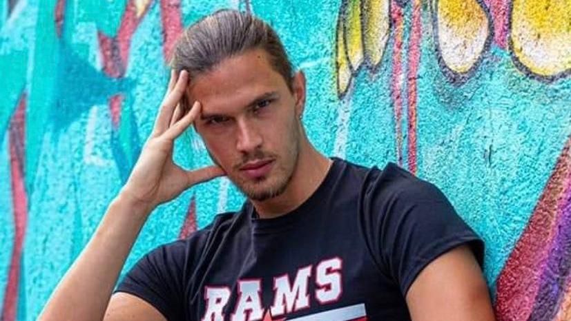 Borgosesia, il comune arruola come vigile il modello novarese de “La pupa e il secchione”