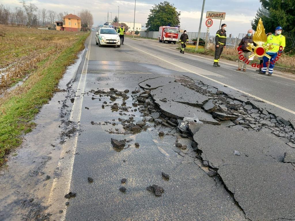 Novara perdita d’acqua in corso Trieste: circolazione interrotta
