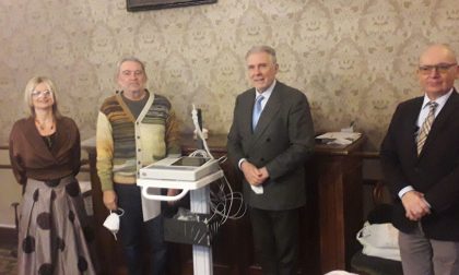 Malato di Covid, al Maggiore gli salvano la vita: lui dona un elettrocardiografico