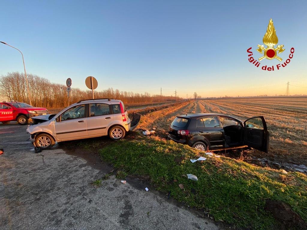 Incidente a Trecate: una persona resta incastrata tra le lamiere