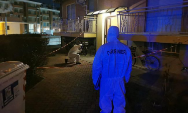 Uccide la moglie e il figlio di 5 anni, poi tenta il suicidio lanciandosi dal balcone