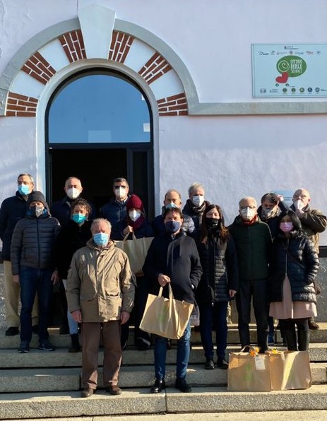 Cento borse con generi alimentari per l’Emporio borgosolidale dal territorio