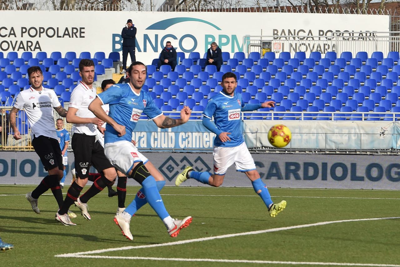 Il Novara calcio in 9 cede contro la Pro Vercelli