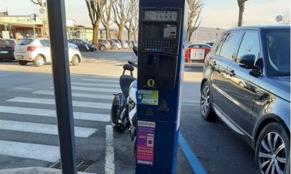 Parcheggi ad Arona: le tariffe degli spazi blu sono da record