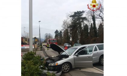 Dormelletto auto si schianta sul Sempione