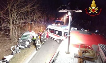 Incidente a Borgomanero: vigili del fuoco estraggono una persona dalle lamiere