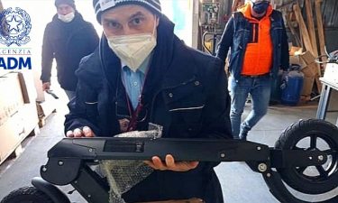 Dogana Torino: scovati 370 monopattini elettrici cinesi non idonei
