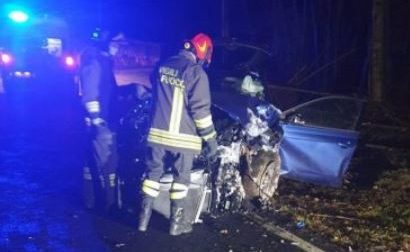 Incidente ad Armeno: un'auto centra il muro