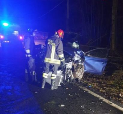 Incidente ad Armeno: un’auto centra il muro