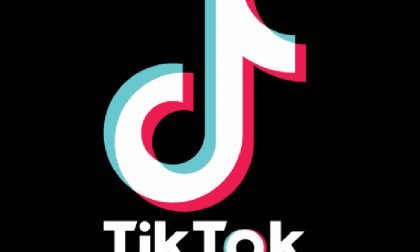 Ragazzina di 12 anni muore impiccata a Ivrea, forse vittima del Blackout challenge su Tik Tok