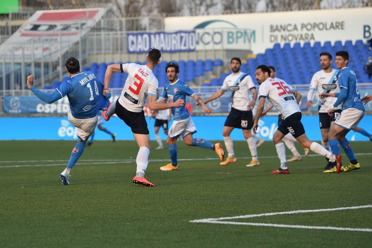 Un Novara calcio “spumeggiante” cala il tris vincente