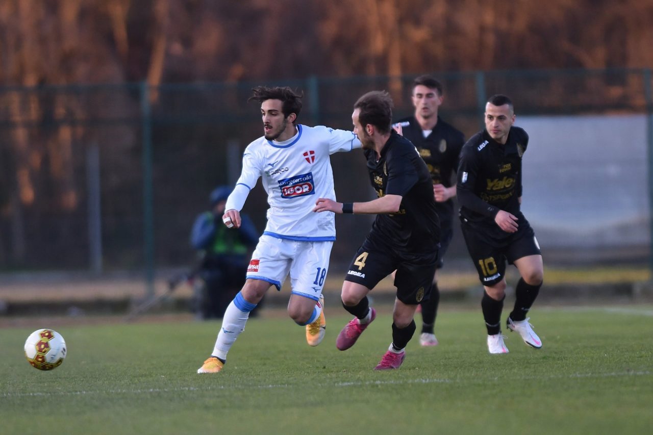 Un’ingenuità costa la sconfitta al Novara calcio