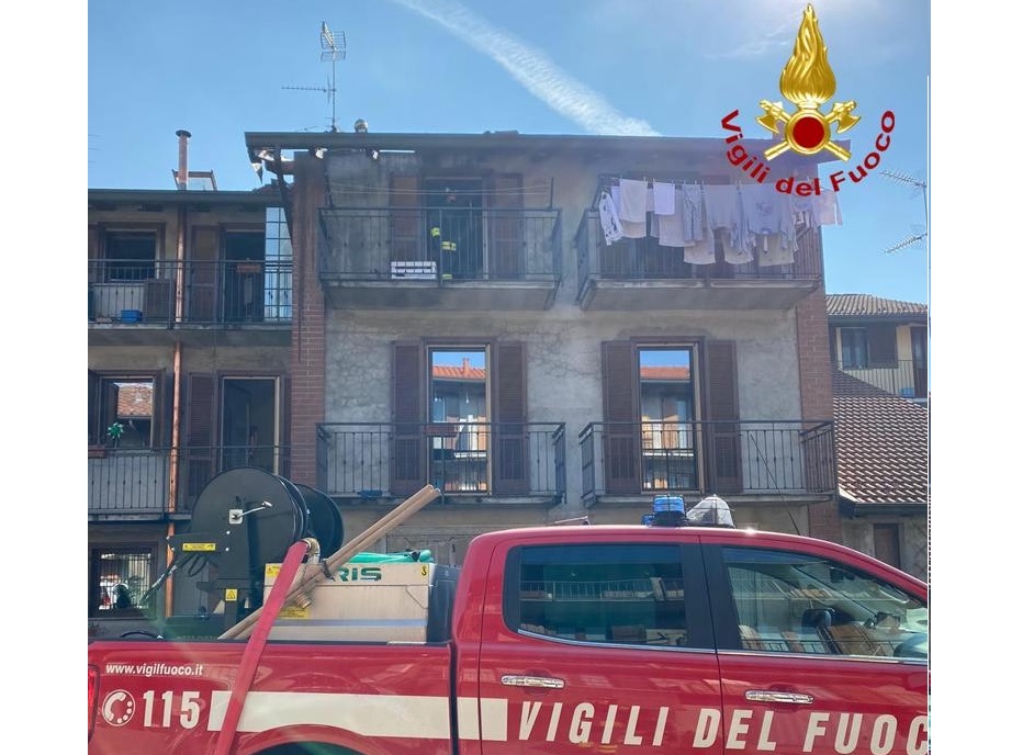 Cameri a fuoco il tetto di una casa di corte