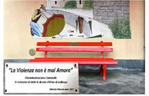 Massino Visconti inaugura una panchina rossa contro la violenza di genere