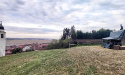 Barengo posizionata la panchina gigante