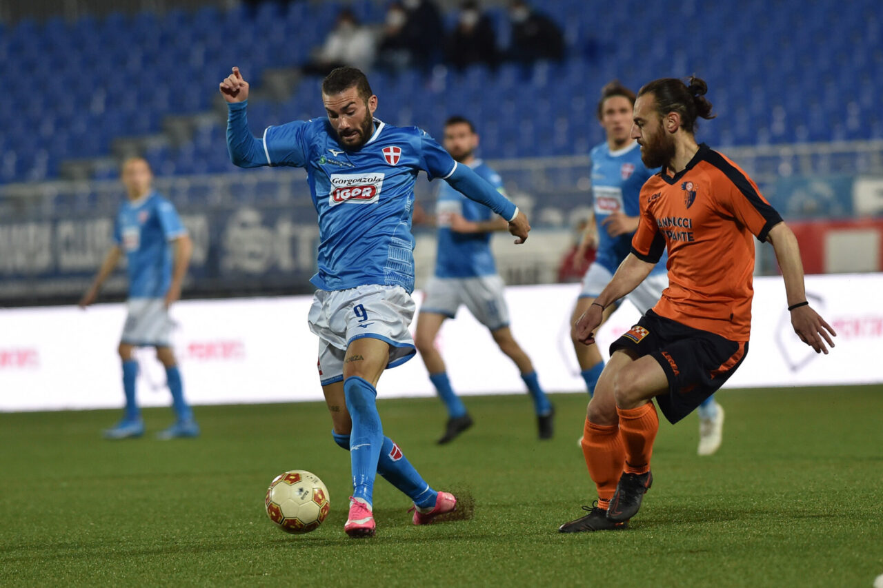 Un Novara calcio dai due volti batte la Pistoiese e si regala la salvezza