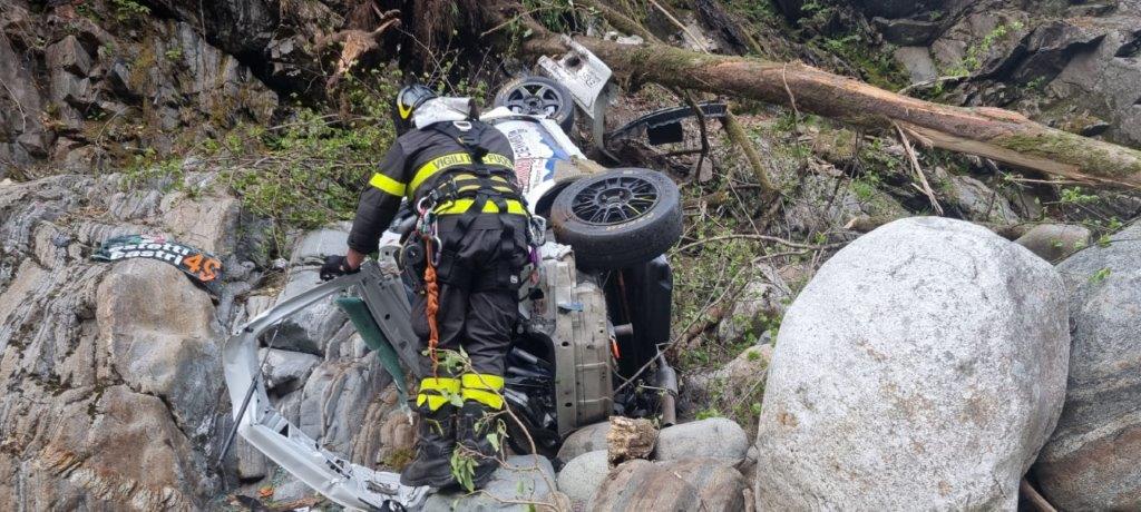 Rally delle Valli Ossolane: due auto precipitano nel torrente