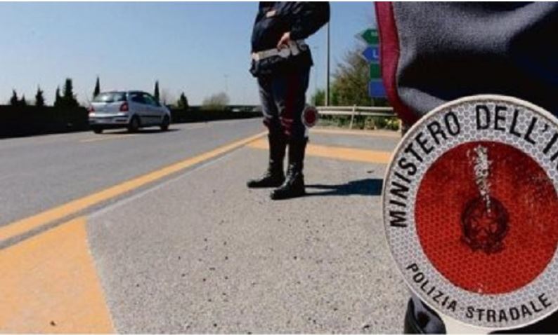 Portava bevande senza licenza: polizia Varallo Sesia stacca una multa di 9mila euro