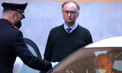 Rapina in gioielleria: Roggero ha sparato fuori dal negozio