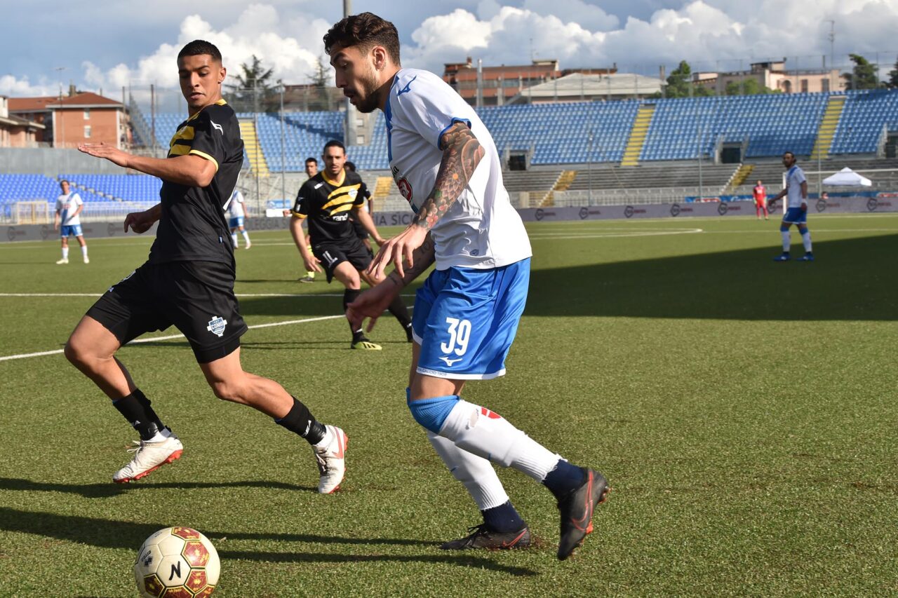 Il Novara calcio chiude male la stagione con una pesante sconfitta contro il Como