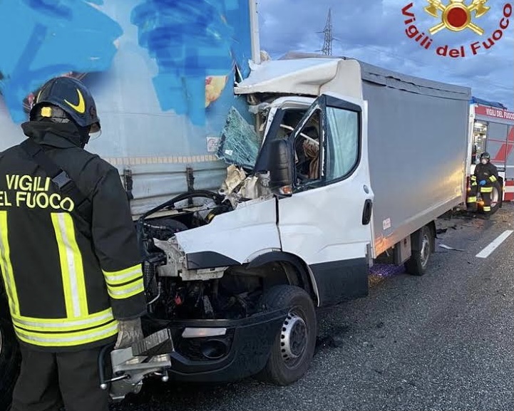 Incidente sulla A4 dopo il casello di Novara