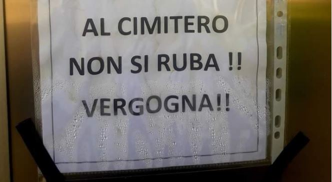 Allarme furti al cimitero di Pombia: c’è chi ruba pure i fiori