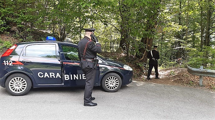 Malviventi in fuga inseguiti e arrestati a Scopa durante il Giro d’Italia