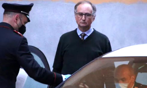 Rapina in gioielleria: uno dei due banditi uccisi colpito alla schiera per strada, l’altro al fianco