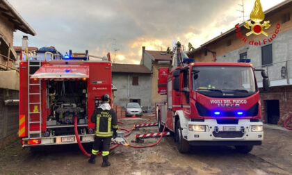 Novara incendio alla canna fumaria: vigili del fuoco in campo