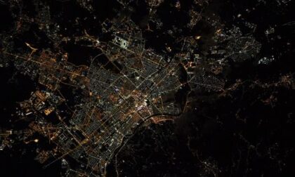 L’omaggio dell’astronauta a Torino e l’invito di Chiara Appendino: “Ti aspettiamo al tuo ritorno sulla Terra”