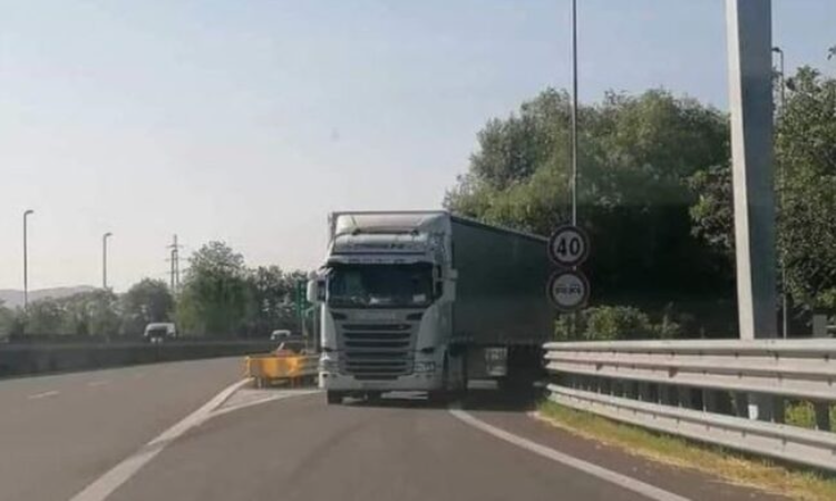 Il misterioso tir fantasma in contromano sull’autostrada di Torino
