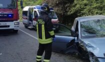 Incidente a Borgomanero: i soccorsi estraggono una persona dalle lamiere