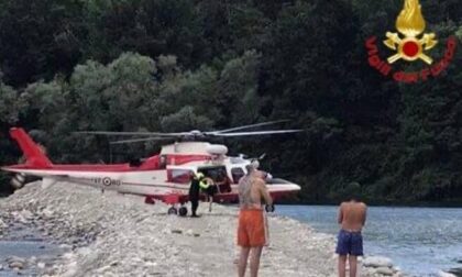 Bloccati sull’isolotto in mezzo al Ticino: recuperati dai vigili del fuoco