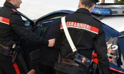 46enne di Castelletto minaccia automobilista e tenta di rapinarla