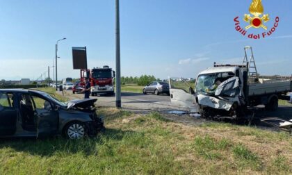 Incidente a Lumellogno: si scontrano un'auto e un furgoncino