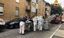 Pompieri in azione per soccorrere una persona in via Asiago